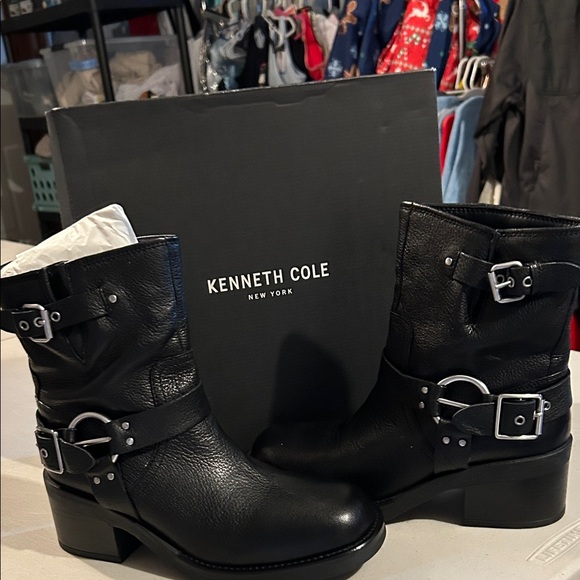Women’s size, 9, Kenneth Cole Black Leather Ankle Boots - Picture 1 of 5